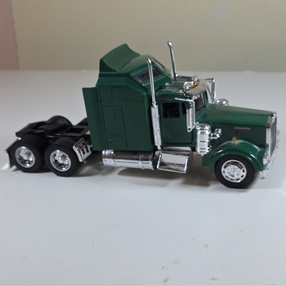 Kenworth Green Diecast Truck Model Chrome Plastic